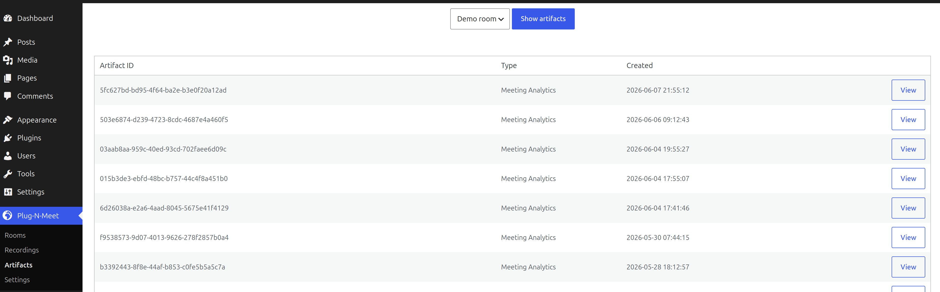 La página de gestión de artefactos en el plugin de PlugNmeet para WordPress, mostrando informes de análisis descargables y resúmenes de IA.